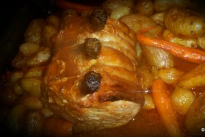 Friptura de porc cu cartofi mici la cuptor