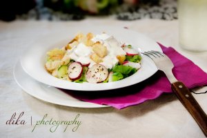 Salata de vara cu sos de iaurt