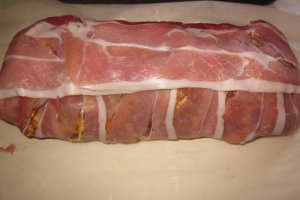 Aperitiv rulada din carne tocata