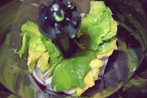 Aperitiv pasta de avocado 2