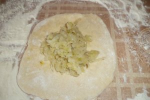 Aperitiv varzari - placinte cu varza