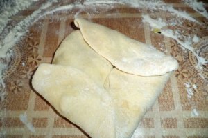 Aperitiv varzari - placinte cu varza