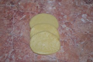 Desert tarta cosulet cu umplutura de mere