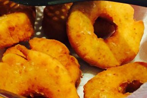Aperitiv reteta de preparare a papanasilor rustici cu branza sarata si sos de smantana