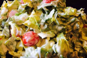 Salata cu sos de iaurt si miere