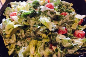 Salata cu sos de iaurt si miere