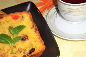 CHEC CU FRUCTE CONFIATE SI CU NUCI 