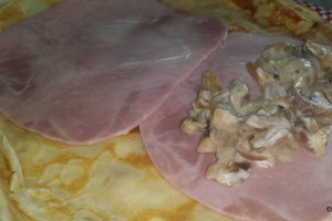 Clatite cu ciuperci si sunca la cuptor
