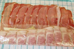 Aperitiv rulada cu bacon si cascaval