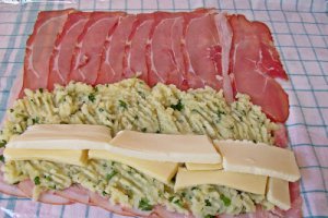 Aperitiv rulada cu bacon si cascaval