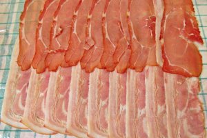 Aperitiv rulada cu bacon si cascaval