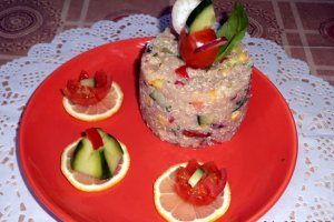 Salata cu quinoa, ton si migdale