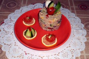 Salata cu quinoa, ton si migdale