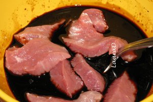 Fasii de vita cu legume si sos dulce-acrisor
