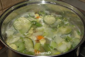 Fasii de vita cu legume si sos dulce-acrisor