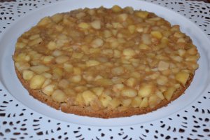 Desert tort cu mere, nuci si crema de branza
