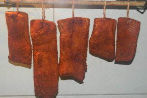 Slanina fiarta cu boia si usturoi