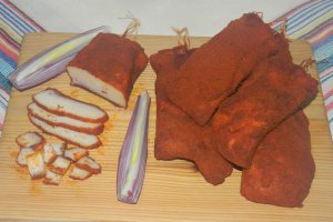 Slanina fiarta cu boia si usturoi