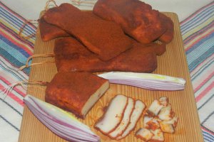 Slanina fiarta cu boia si usturoi