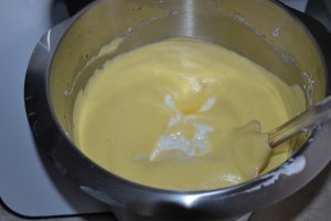 Desert prajitura cu iaurt si mere umplute