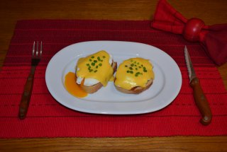 Aperitiv oua Benedict