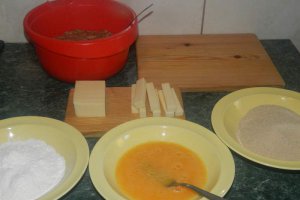 Aperitiv crochete din carne tocata cu cascaval