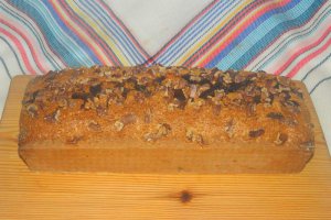 Desert chec din albusuri cu nuca si stafide - 700 -