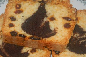 Desert chec din albusuri cu nuca si stafide - 700 -