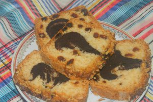 Desert chec din albusuri cu nuca si stafide - 700 -