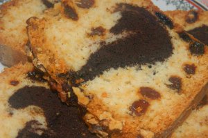 Desert chec din albusuri cu nuca si stafide - 700 -