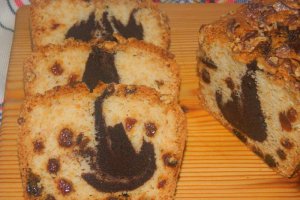 Desert chec din albusuri cu nuca si stafide - 700 -