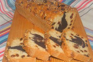 Desert chec din albusuri cu nuca si stafide - 700 -
