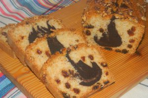 Desert chec din albusuri cu nuca si stafide - 700 -