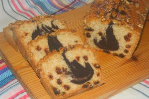 Desert chec din albusuri cu nuca si stafide - 700 -