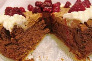 Desert cheesecake cu ciocolata si zmeura