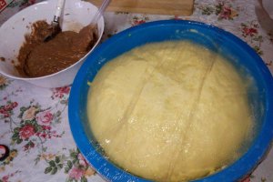 Desert cozonac fara framantare cu umplutura de nuca si cacao