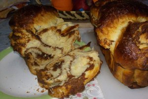 Desert cozonac fara framantare cu umplutura de nuca si cacao