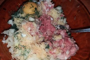 Chiftele cu salata de ceapa