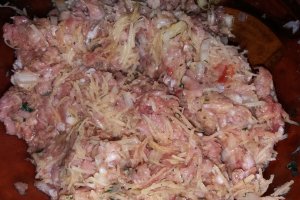 Chiftele cu salata de ceapa