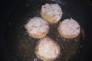Chiftele cu salata de ceapa