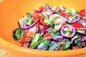 Salata cu somon afumat