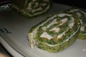 Aperitiv rulada de spanac umpluta cu crema de branza