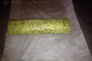 Aperitiv rulada de spanac umpluta cu crema de branza
