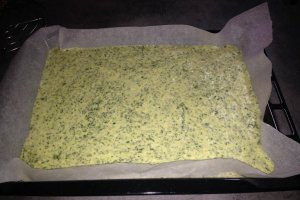Aperitiv rulada de spanac umpluta cu crema de branza