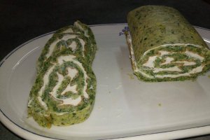 Aperitiv rulada de spanac umpluta cu crema de branza