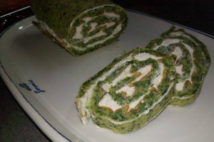 Aperitiv rulada de spanac umpluta cu crema de branza
