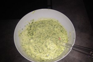 Aperitiv rulada de spanac umpluta cu crema de branza
