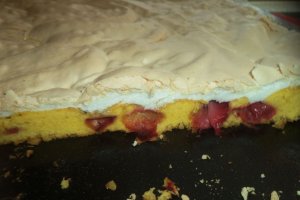Desert prajitura cu capsuni si bezea