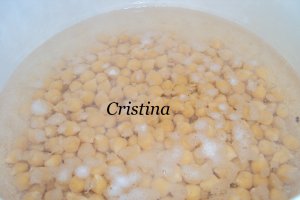 Tocanita de vinete si naut