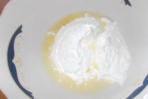 Desert briose cu lamaie si mac glazurate